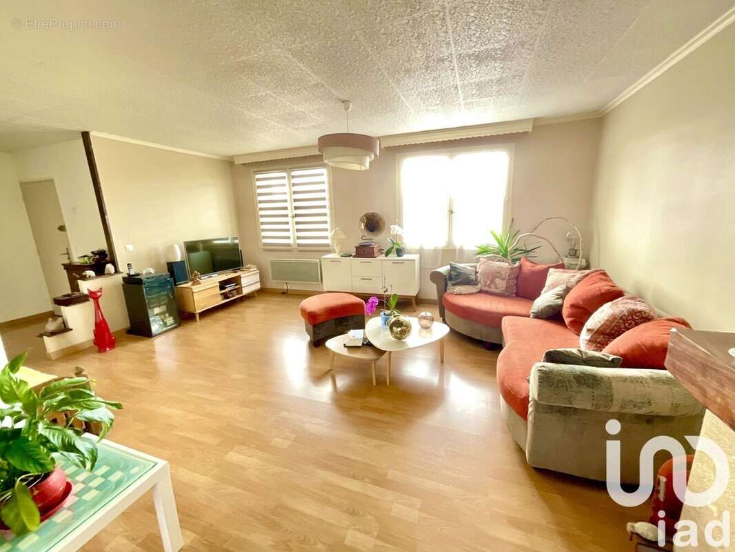 Photo 2 - Appartement à SAINTE-GENEVIEVE-DES-BOIS