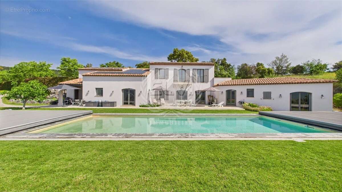 Maison à PLAN-DE-LA-TOUR