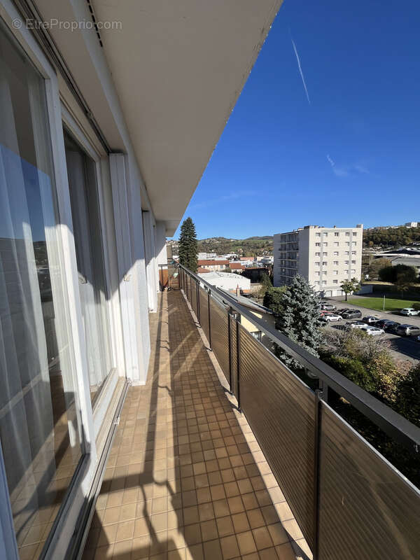 Appartement à SAINT-PRIEST-EN-JAREZ