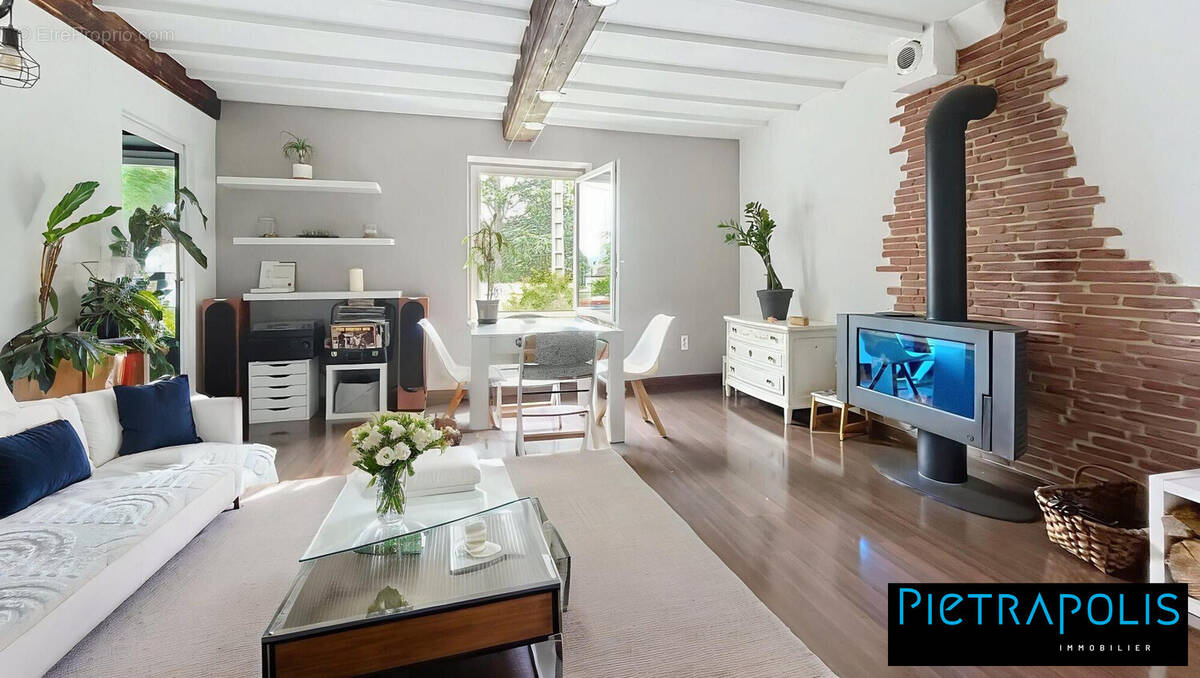 Appartement à CHARBONNIERES-LES-BAINS