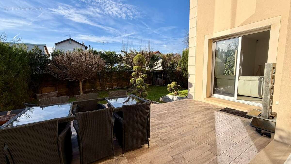 Maison à NEUILLY-SUR-MARNE