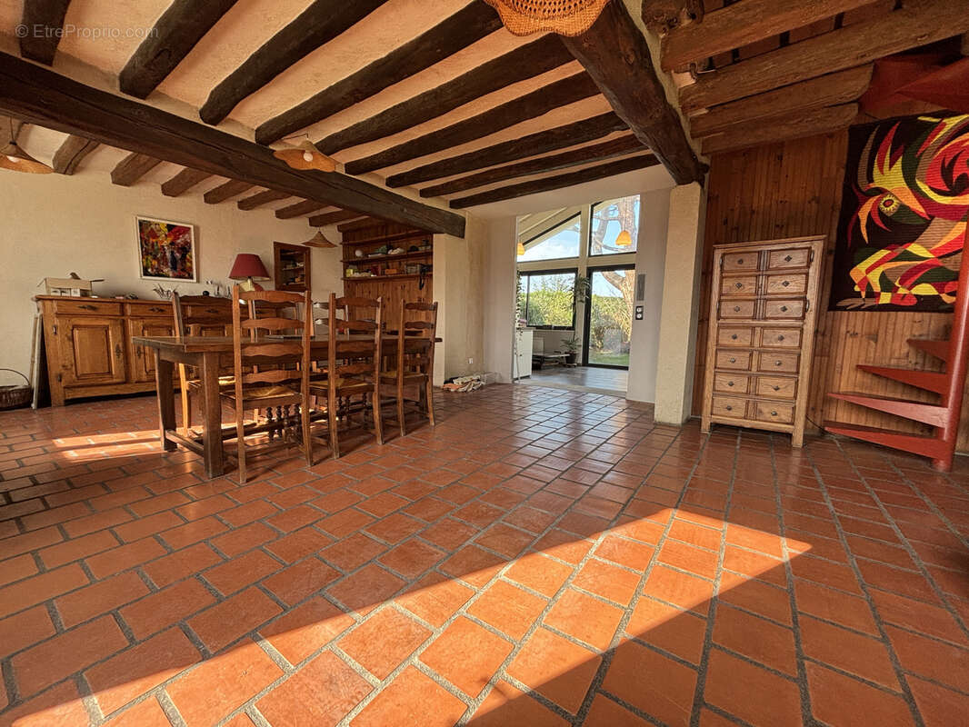 Maison à SAINT-CLEMENT-DES-LEVEES