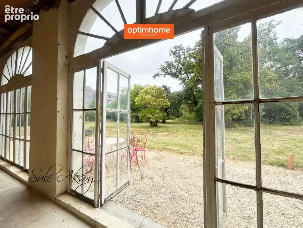 Vente Domaine - Ensemble immobilier du XIXe de 2 bâtiments avec tours, idéal gîtes et chambres d'hôtes - photo 2