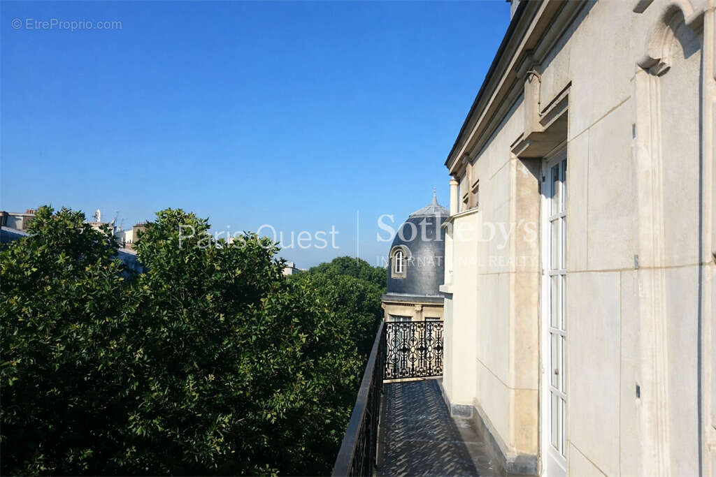 Appartement à PARIS-8E