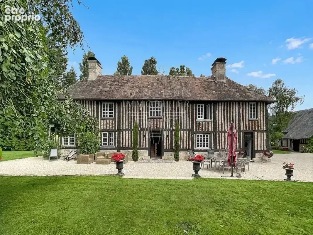 Beuvron-en-auge. splendide manoir du xviie avec ses dependances sur 1,1 ha - photo 4