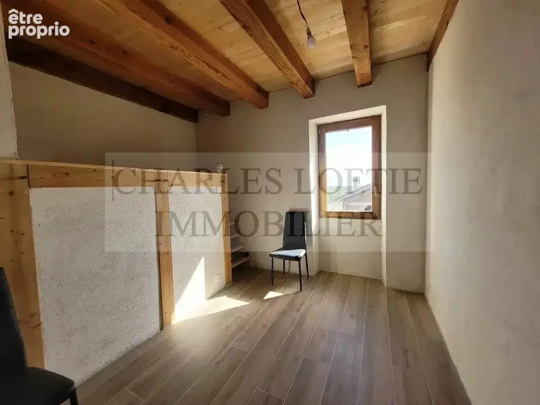 Maison en pierre avec extension et grande grange, sur un terrain de 8811 m,² à moins de 15 minutes de Cahors. - photo 7