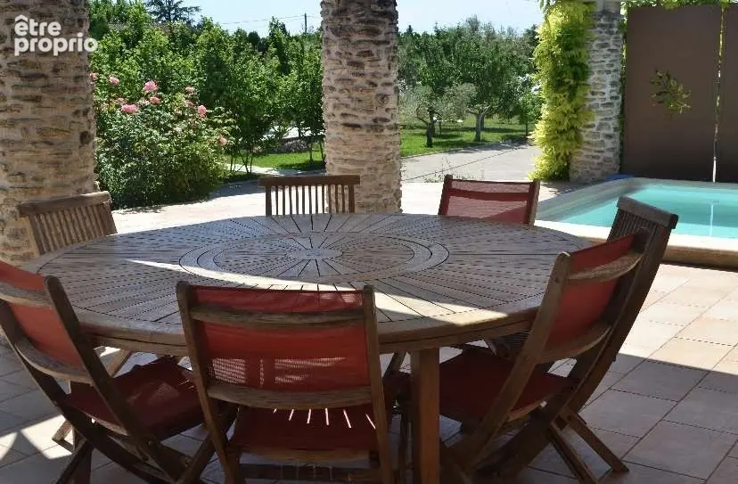 Villa avec piscine et dépendance aménagée sur 8000 m² de terrain clos et arboré. - photo 3