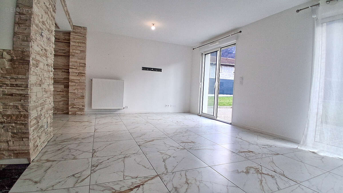 Maison à BONNEVILLE