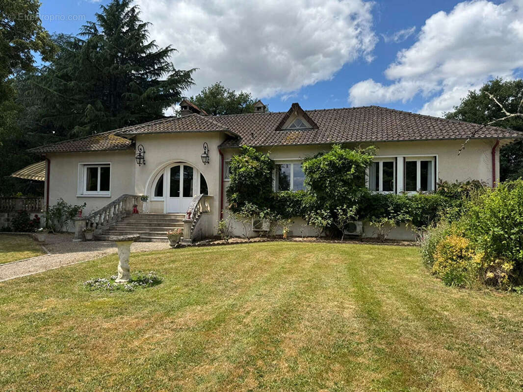 Maison à BUSSIERE-POITEVINE