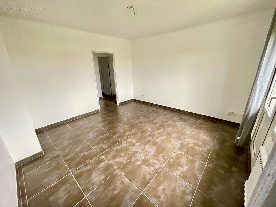 Appartement à SARTROUVILLE