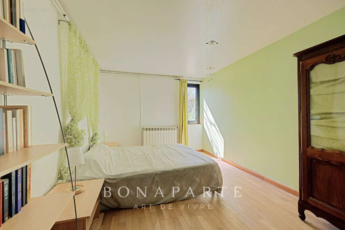 Maison d’architecte – 316 m² habitables – Dépendance indépendante – Piscine intérieure – Sous-sol total – Jardin paysagé de 800  - photo 23