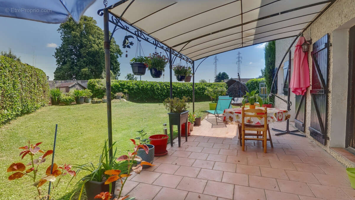 Maison à LA TOUR-DU-PIN