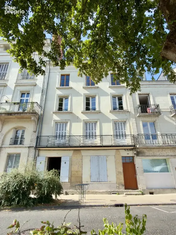 SAUMUR Centre-ville, face Loire. Appartement T3 rénové avec grenier et cave - photo 12