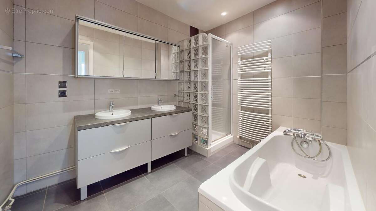 Appartement à LYON-6E