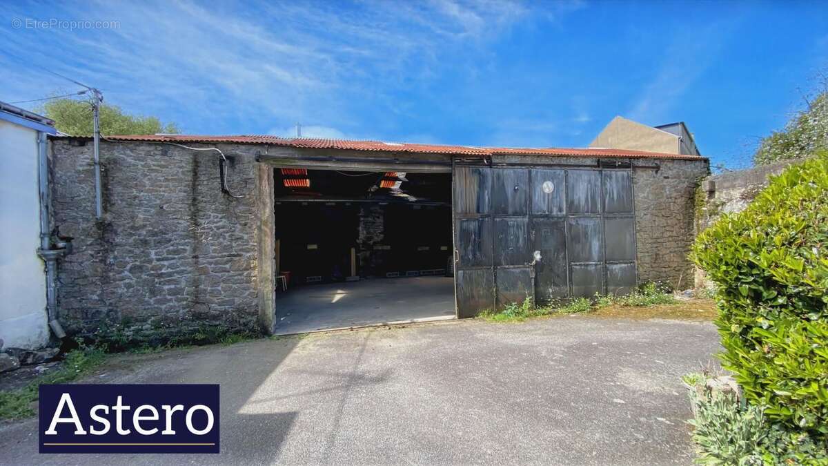 Garage individuel polyvalent de 235 m2 à Pontivy - photo 9