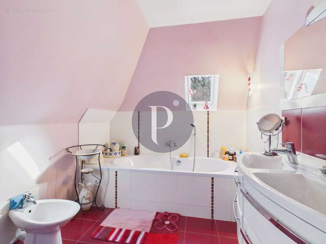 Maison à VERRIERES-LE-BUISSON