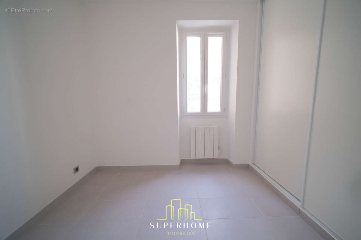 Appartement à MARSEILLE-4E