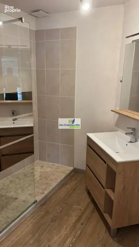 Cuges-les-pins centre   103 m2   commerce + logement - photo 5