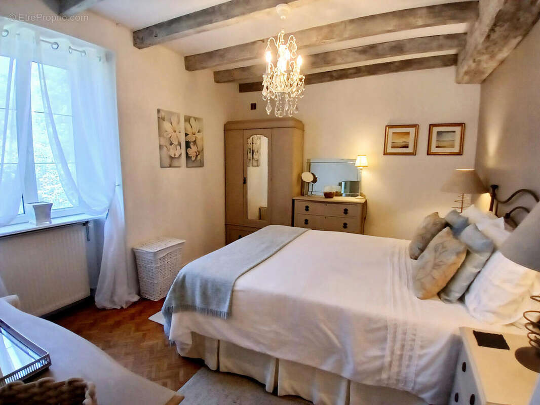 Bed 2 - Maison à BUSSIERE-BADIL