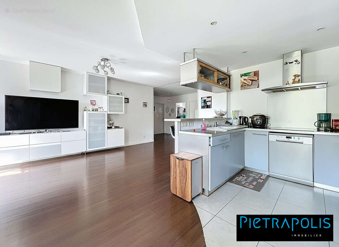 Appartement à SAINT-GENIS-LAVAL