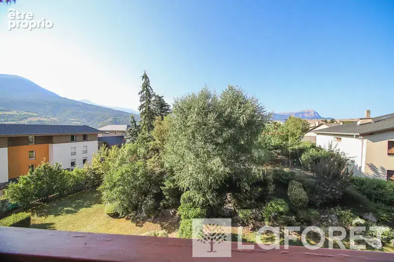 Appartement type 3 + cave- embrun - 3 pièces - photo 2