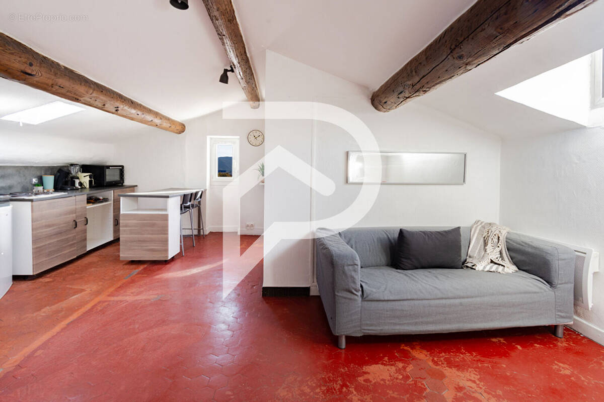 Appartement à MARSEILLE-5E