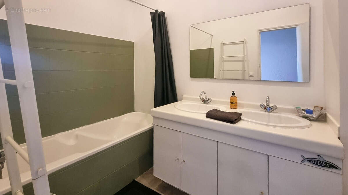 Salle de bain - Appartement à CARCASSONNE