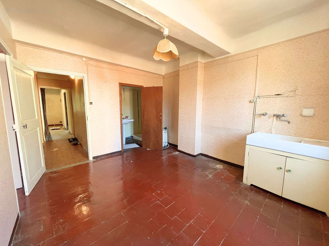 Maison 8 pièces avec cour garage et grenier - photo 14