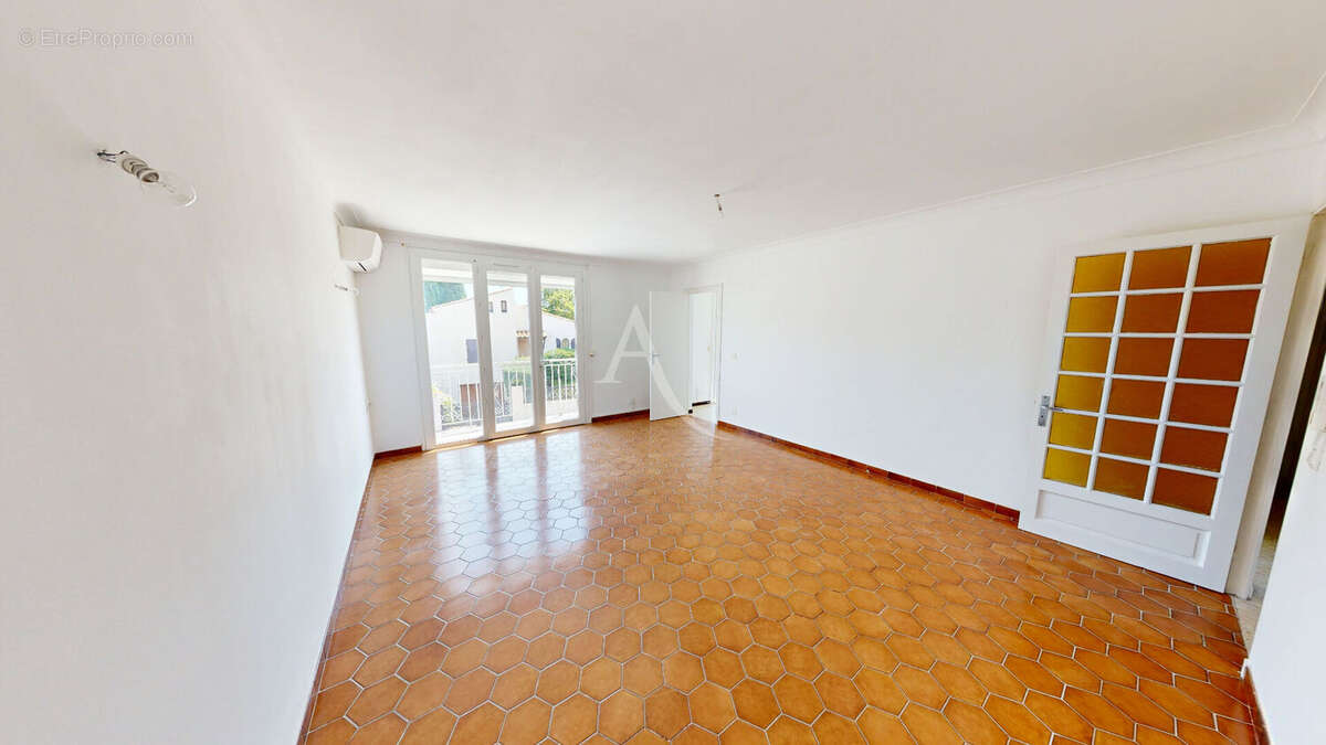 Maison 126 m² avec jardin, garage et fort potentiel d'aménagement  Narbonne quartier EDF - photo 4