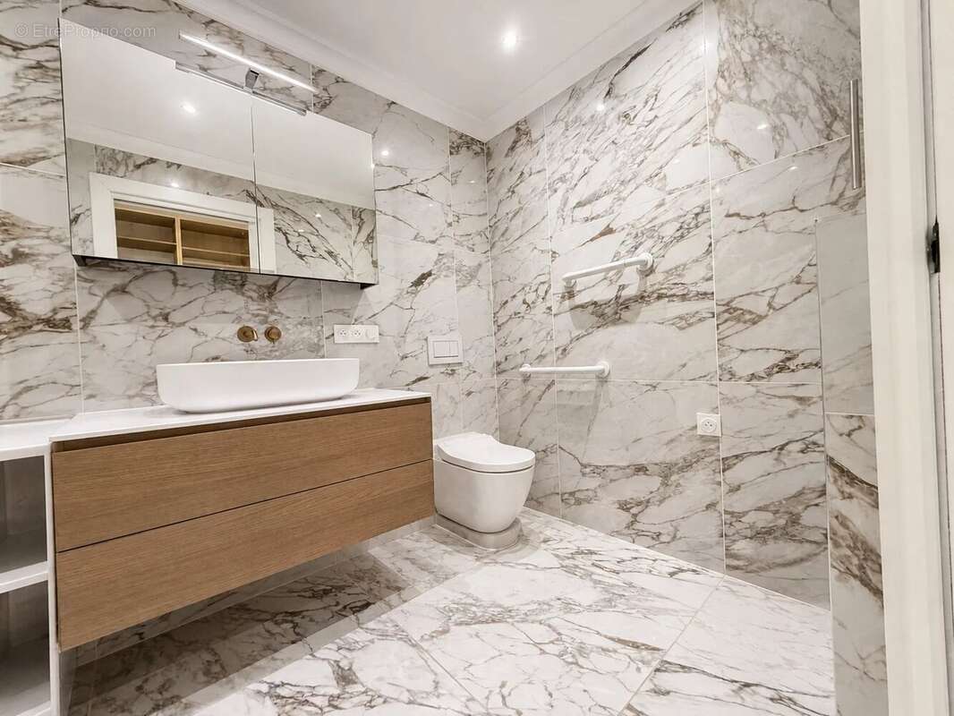 ROQUEBRUNE-CAP-MARTIN QUARTIER VIGIE - À vendre, appartement avec vue mer panoramique à la frontière de Monaco - photo 11