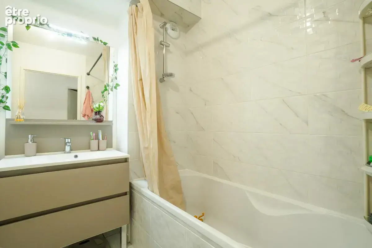 75 m² en dernier étage à la Soie ! - photo 7
