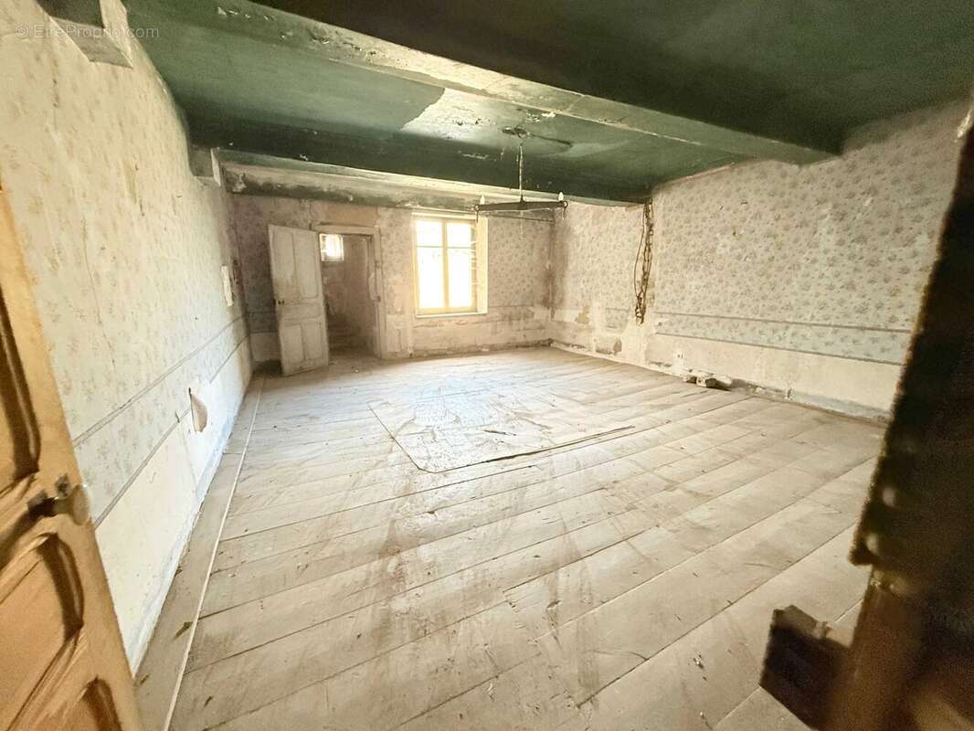 Charmante petite ferme-château entièrement à rénover - photo 15