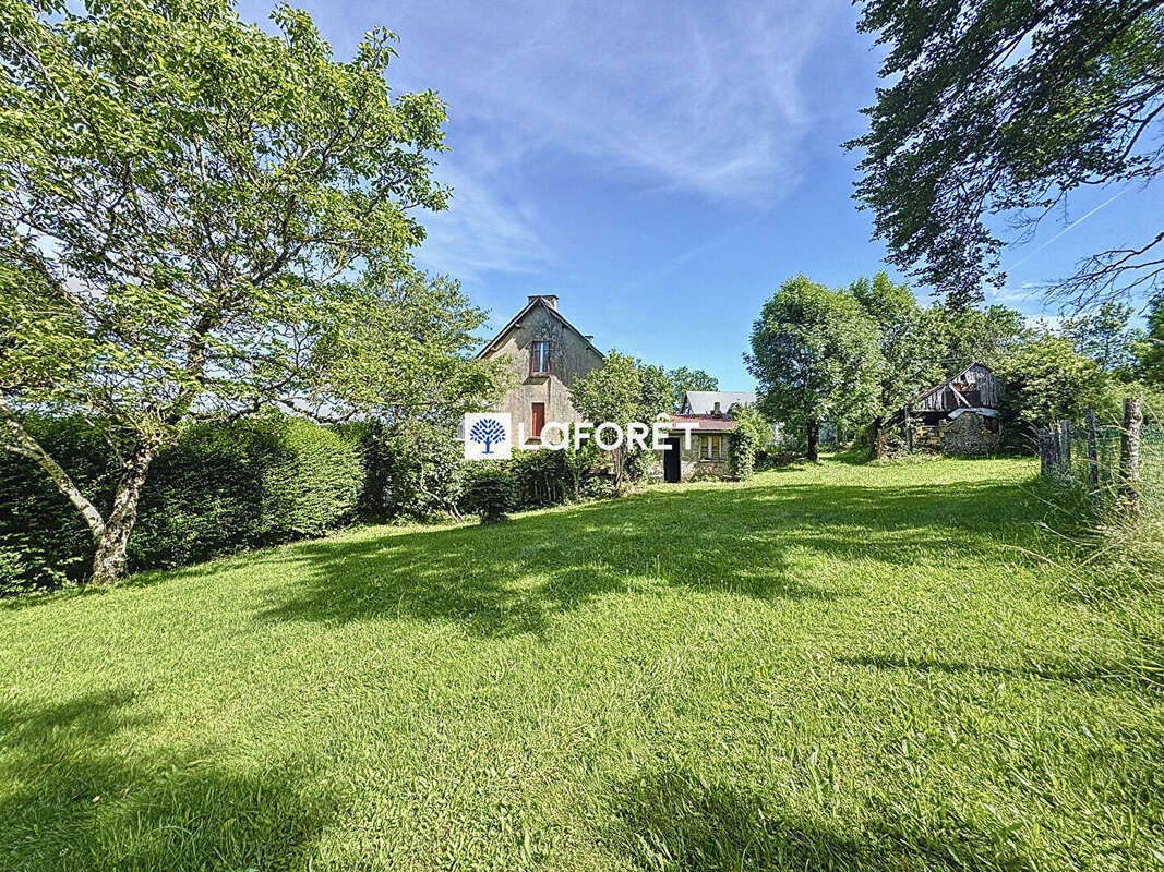 Maison à SAINTE-GENEVIEVE-SUR-ARGENCE