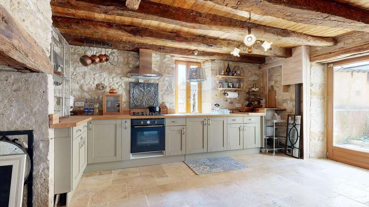 EXCLUSIVITE LABEL PIERRES. L'Élégance Discrète d'une Maison de Village, avec tous commerces - photo 6