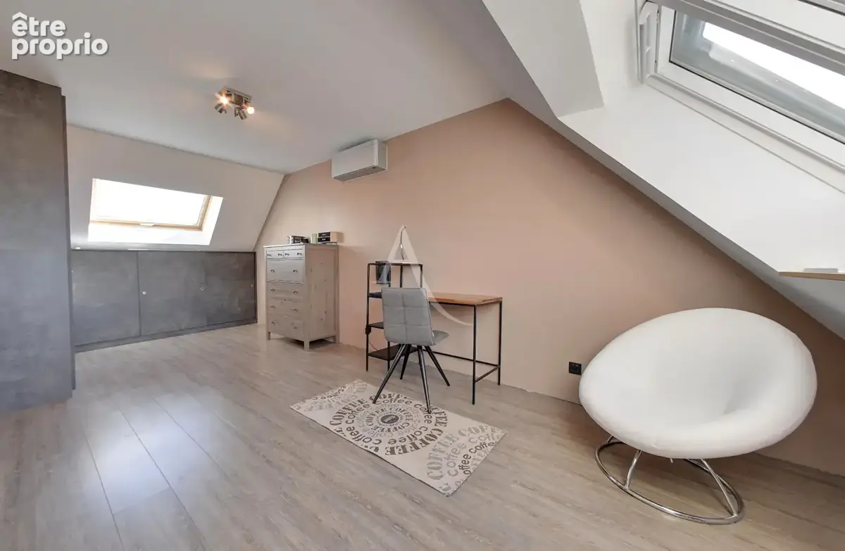 Maison individuelle 7 pièces 156 m² Chevry-Cossigny - superbes prestations ! - photo 12