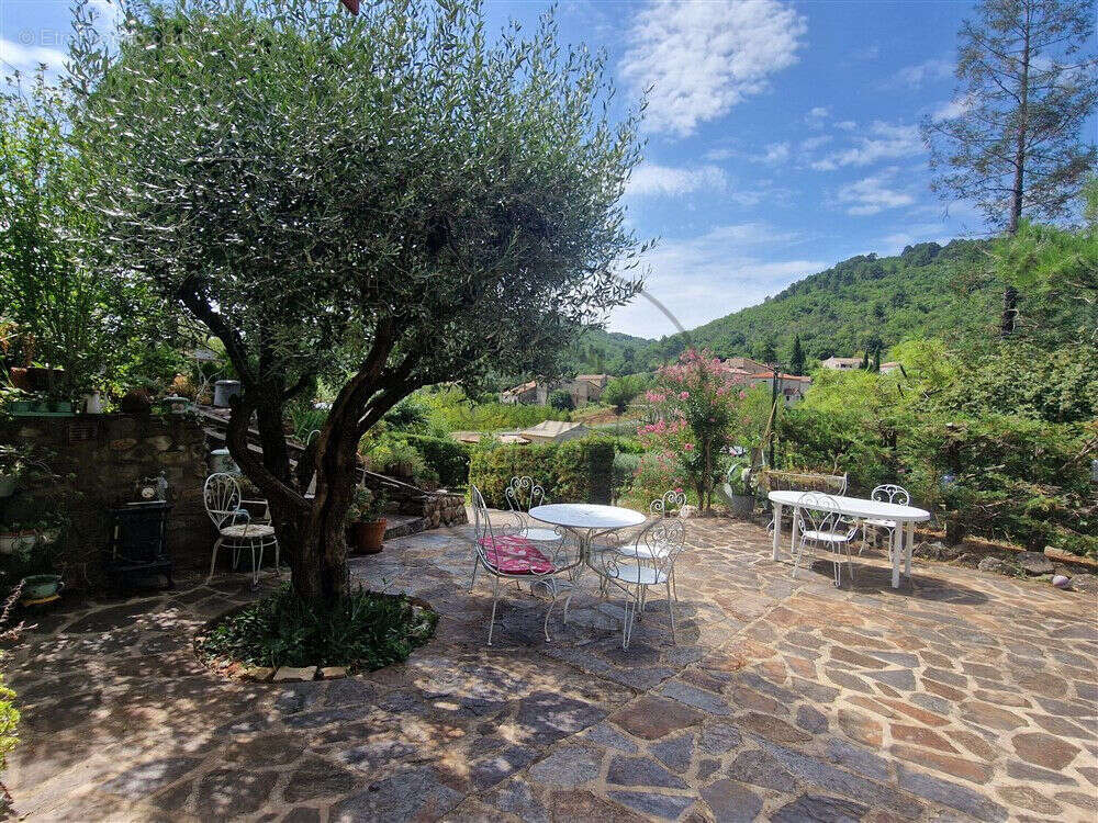 Maison avec piscine dans un environnement privilégié - photo 4
