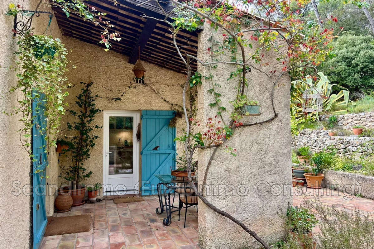 Maison à COTIGNAC
