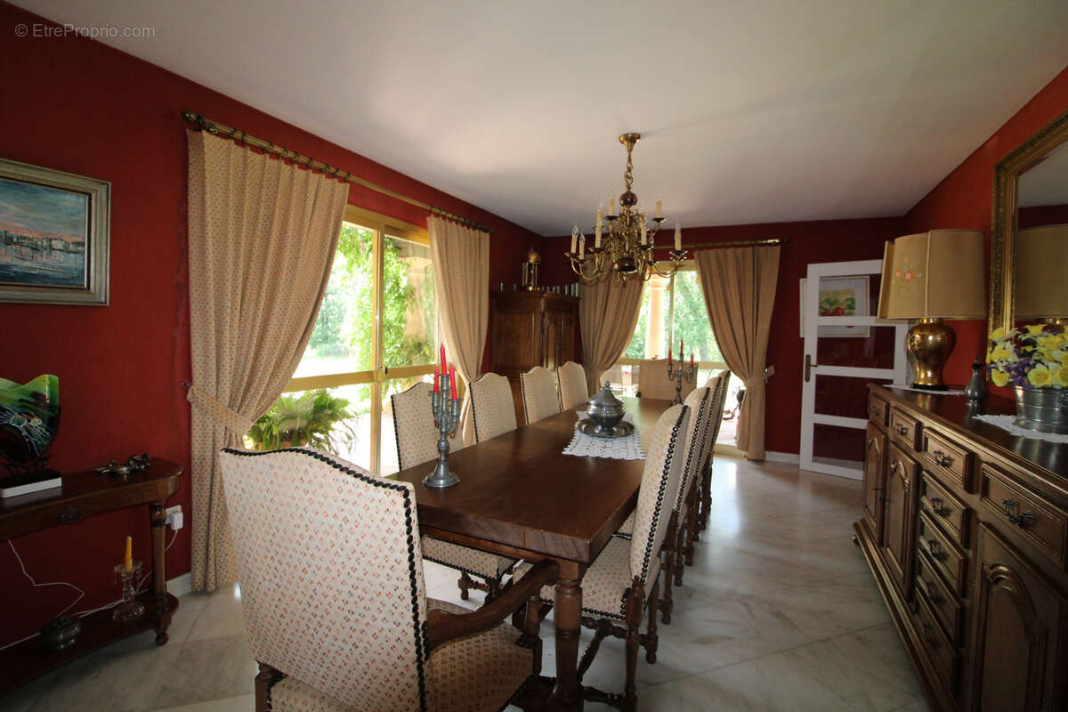 Maison à RIBAUTE-LES-TAVERNES