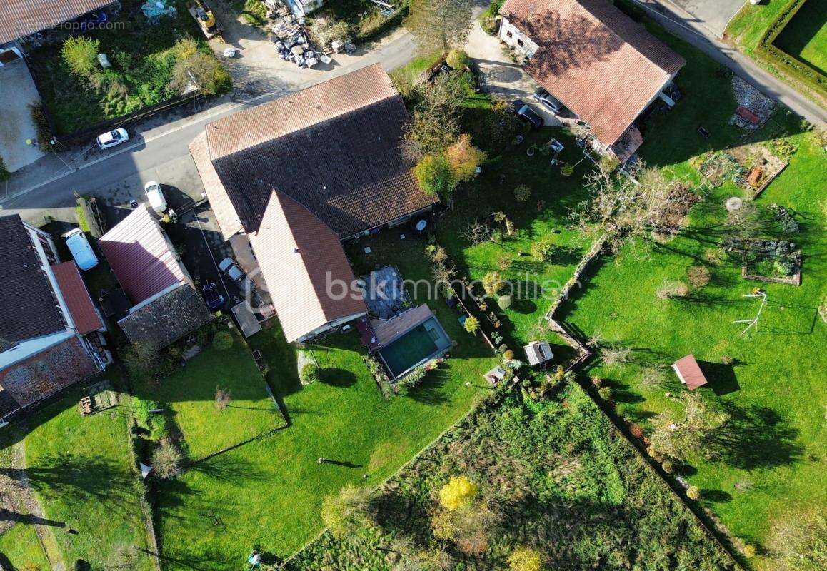 Maison à MENONCOURT