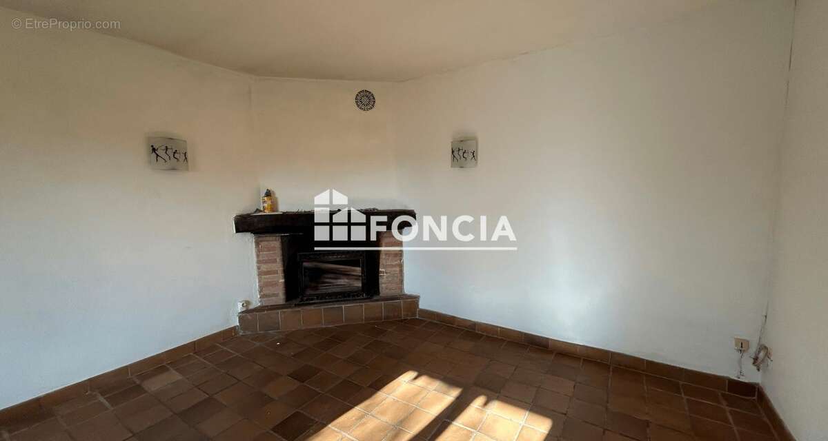 Maison à NEGREPELISSE