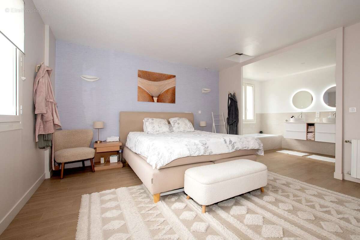 Maison à CHATEAUNEUF-GRASSE