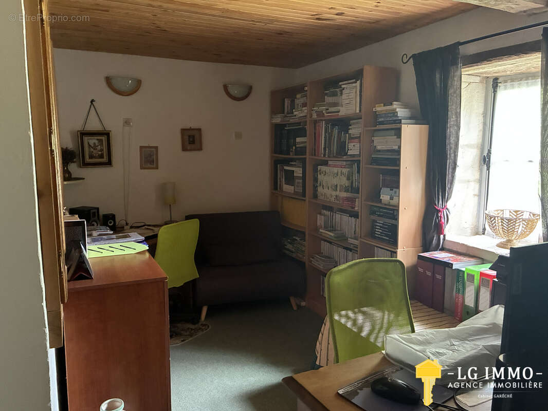 Belle maison familiale de 315 m2,  4 chambres, terrain 8000 m2, dependances - photo 5