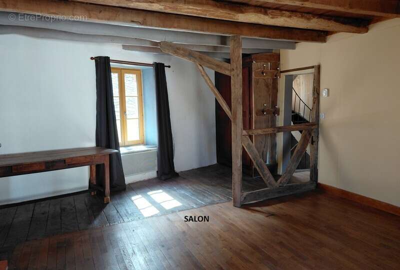 Grande maison rénovée de 220 m² avec atelier, terrasse panoramique et verger – Mourjou (Puycapel  cantal) - photo 13