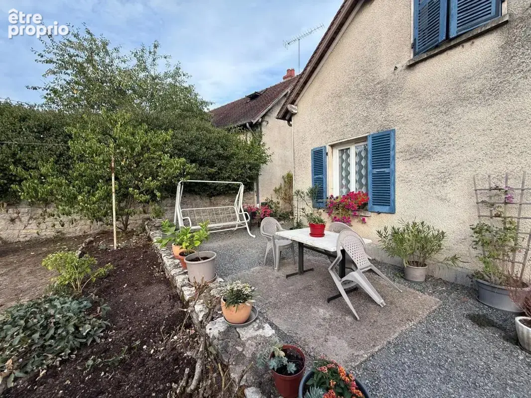 Maison de 8 pièces de 200 m² à Saint-Léger-des-Vignes - photo 1