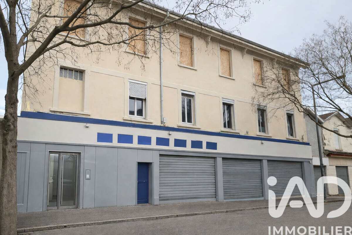 Photo 8 - Appartement à DECINES-CHARPIEU