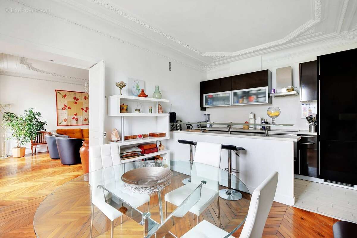 Appartement à PARIS-8E