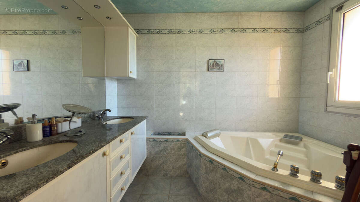 Maison à SAINT-CANNAT