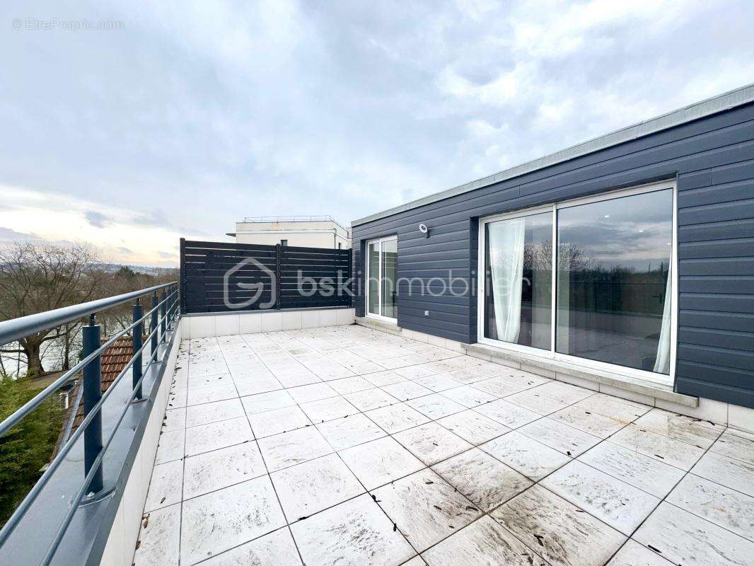 Appartement à LE PERREUX-SUR-MARNE