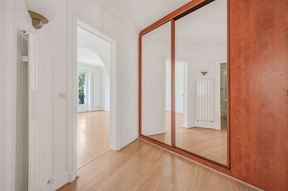 Appartement - 1/2 pièces - Mairie - photo 3