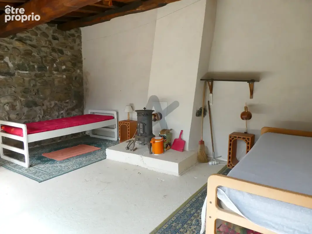 Un cachet et une situation hors du commun pour cette magnifique ferme des Monts du Lyonnais. - photo 25
